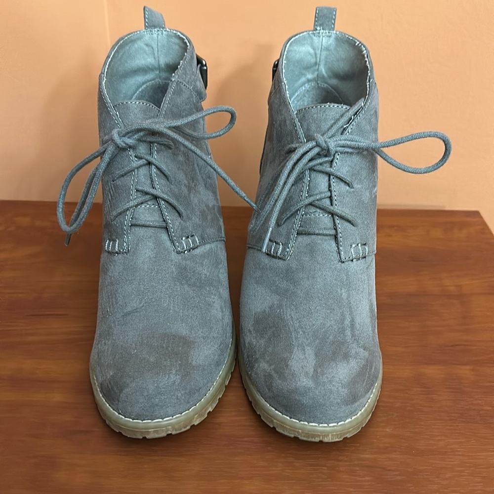 SO women’s size 10 gray faux suede wedge booties ankle lace up with buckle